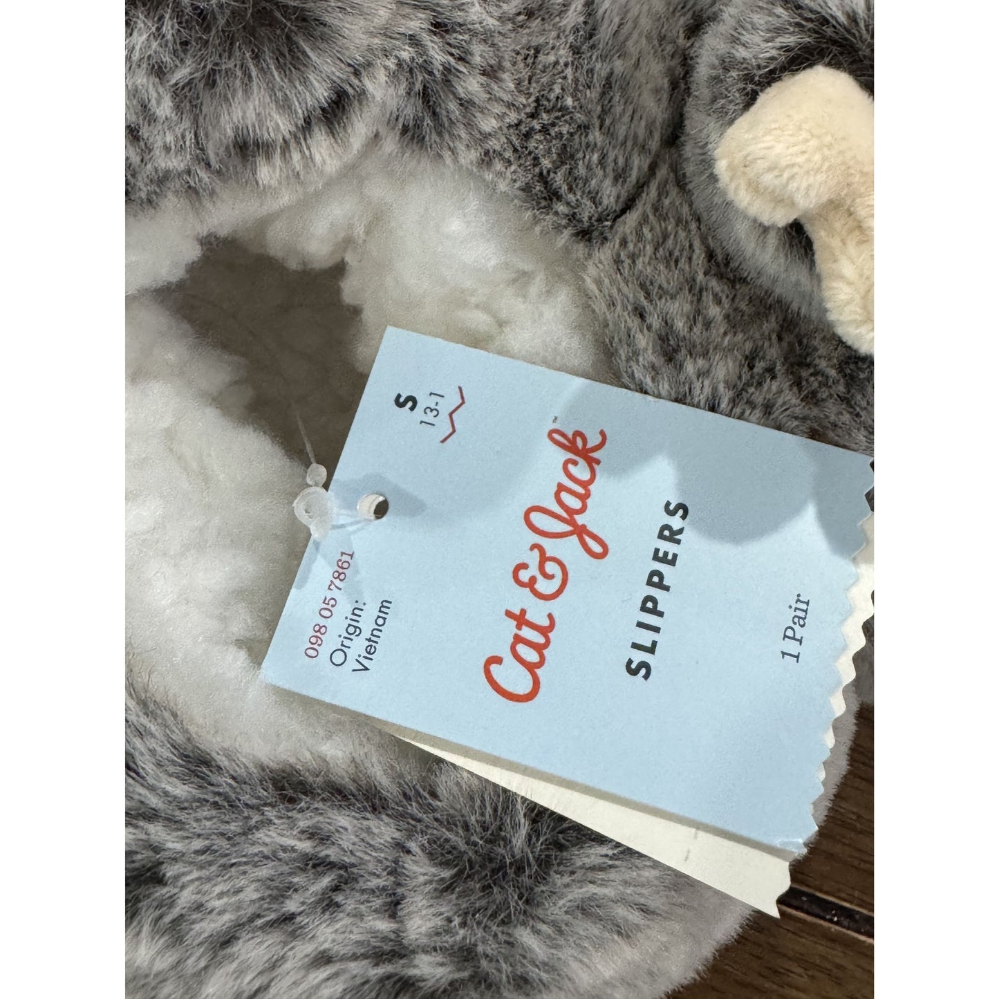 Cat & Jack Kids Sloth Plush Slippers Size S (13/1) Faux Fur Outer Non-Slip Sole Cozy Sherpa Lining Gray & Beige