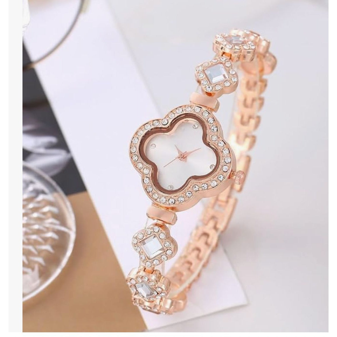 Luxury Rose Gold Crystal Bracelet Watch For Women Clover Dial 28mm Diameter 200mm Band
