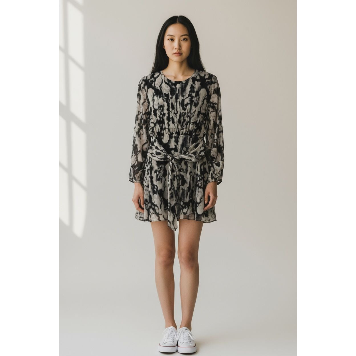 Topshop Tie-Waist Black & White Abstract Mini Dress With Long Sleeves - US 4