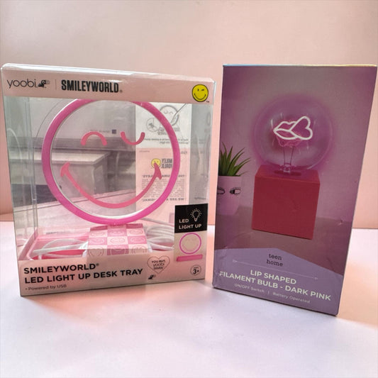 SmileyWorld LED Light-Up Desk Tray & Teen Home Lip Shaped Filament Bulb USB & Battery Operated Pink Décor Set