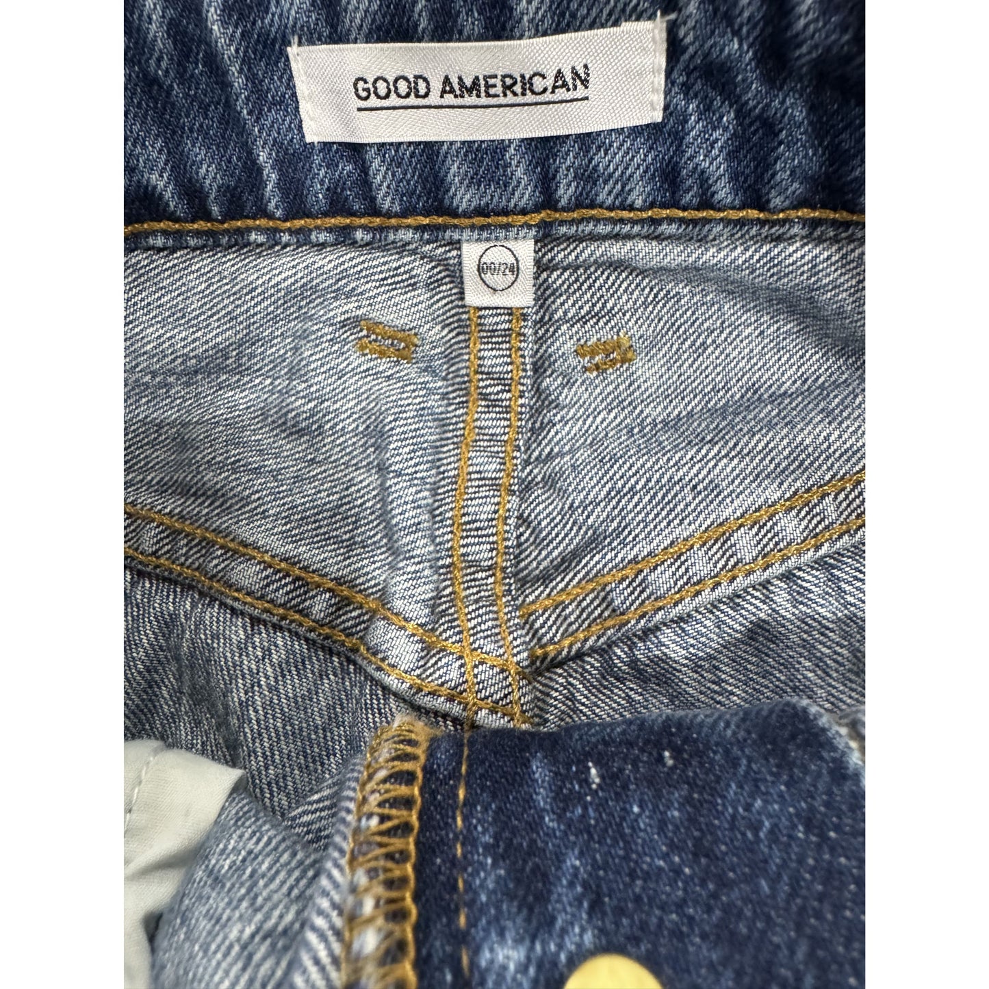 Good American Bombshell Short Cutoff Denim Shorts Size 00 Light Wash Distressed Frayed Hem Retail $169
