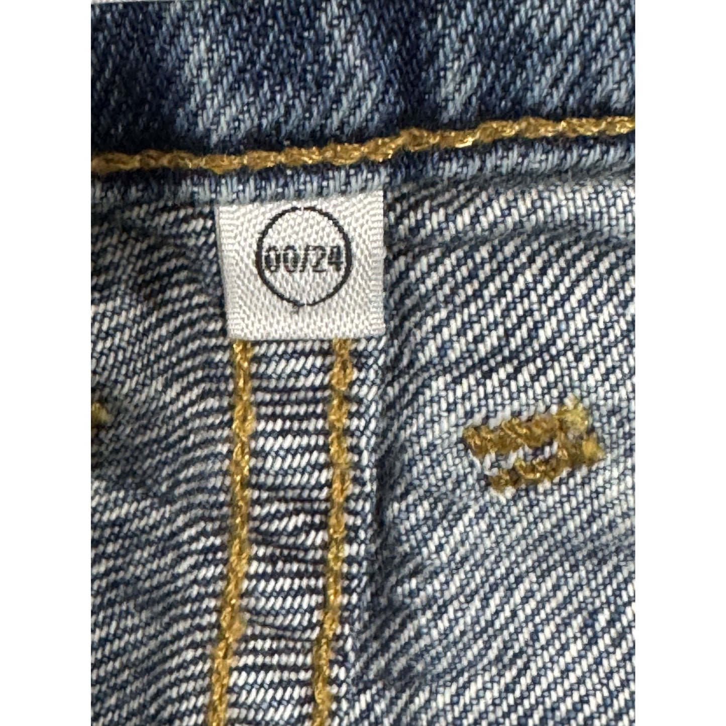 Good American Bombshell Short Cutoff Denim Shorts Size 00 Light Wash Distressed Frayed Hem Retail $169