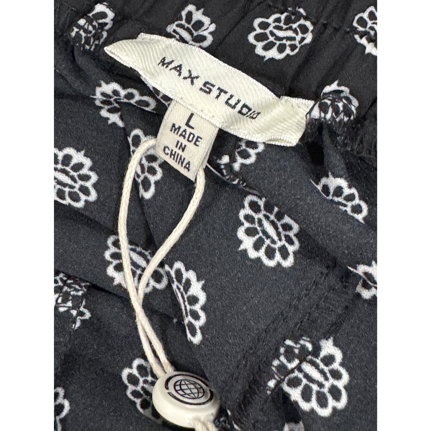 Max Studio Women's Black & White Floral Print Shorts Size Large MSRP $88