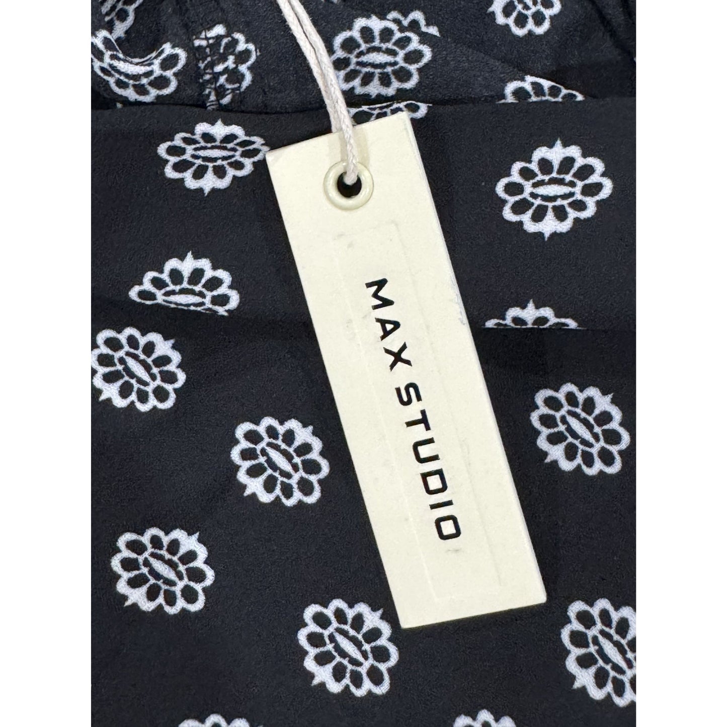 Max Studio Women's Black & White Floral Print Shorts Size Large MSRP $88